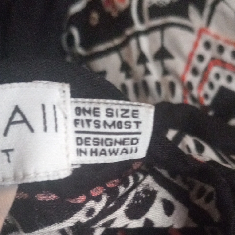 Elegant Black and White Patterned Maxi Dress - Picture 3 of 3